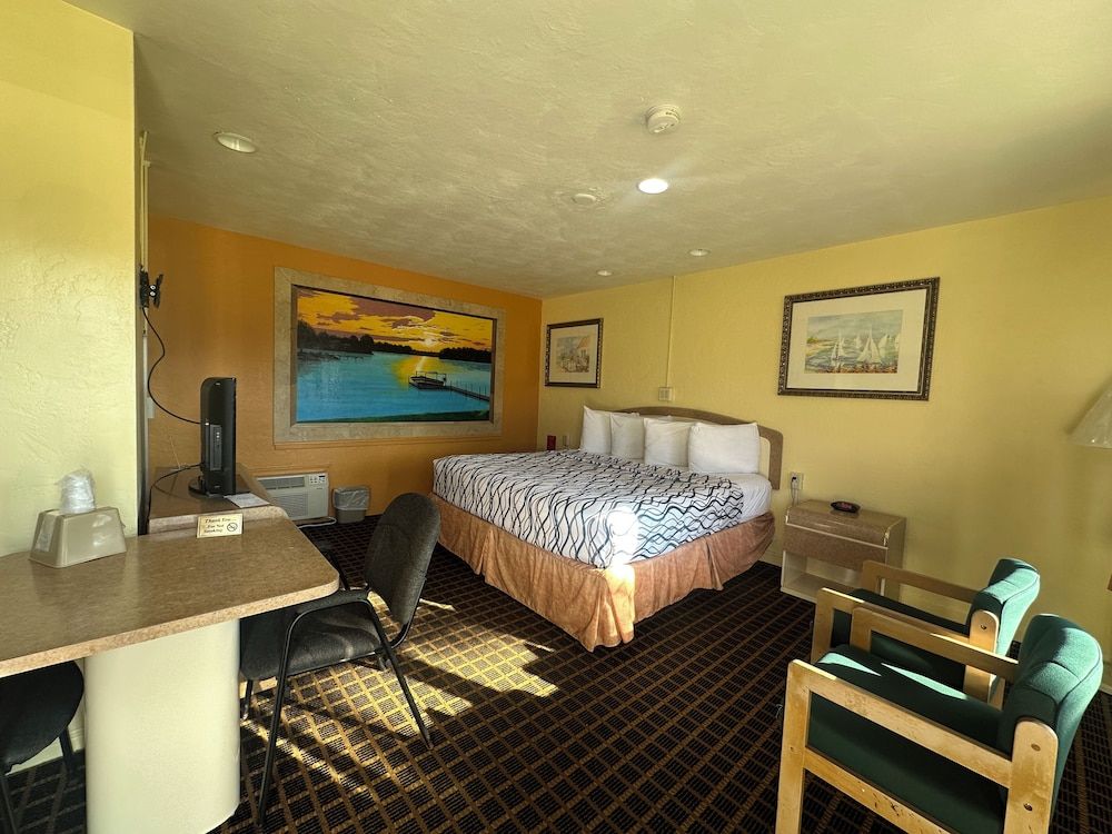 Room, 1 King Bed, Non Smoking