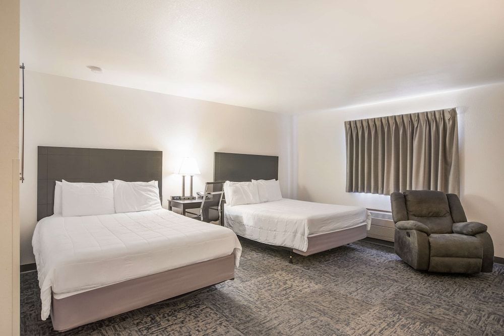 Americas Best Value Inn Birch Run Suite, 2 Queen Beds, Non Smoking (2nd Floor)