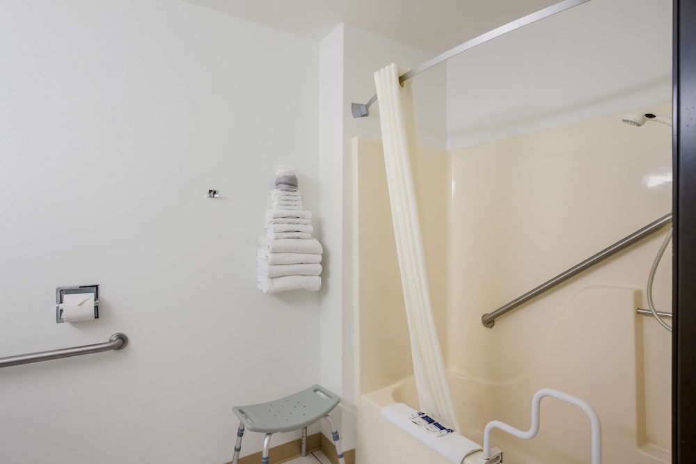 Americas Best Value Inn Birch Run Suite, 2 Queen Beds, Accessible 3