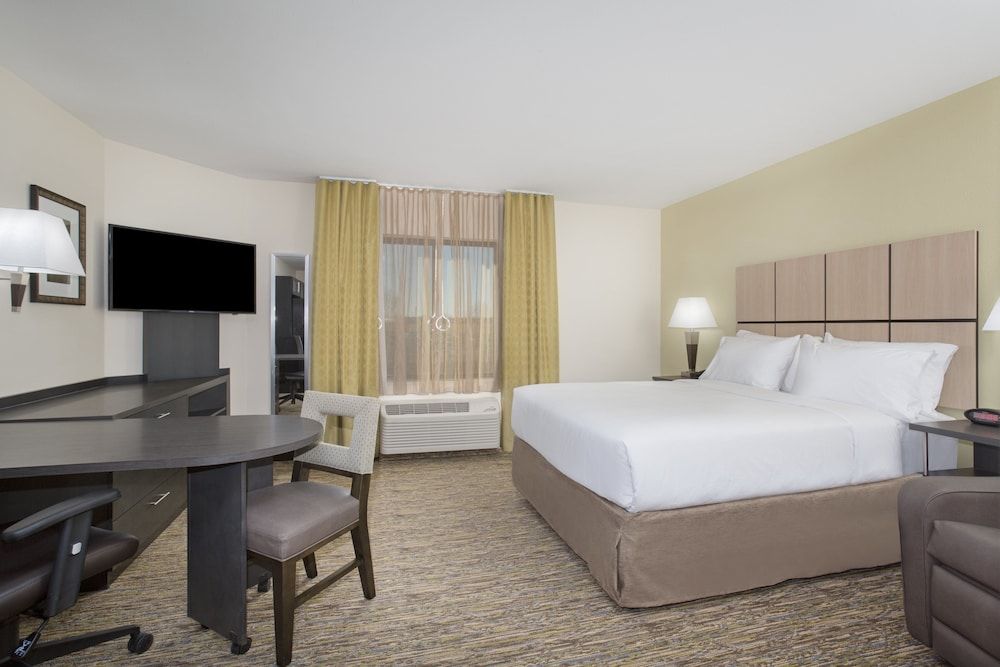 Studio Suite, 1 Queen Bed, Accessible (Mobility Roll-In Shower)