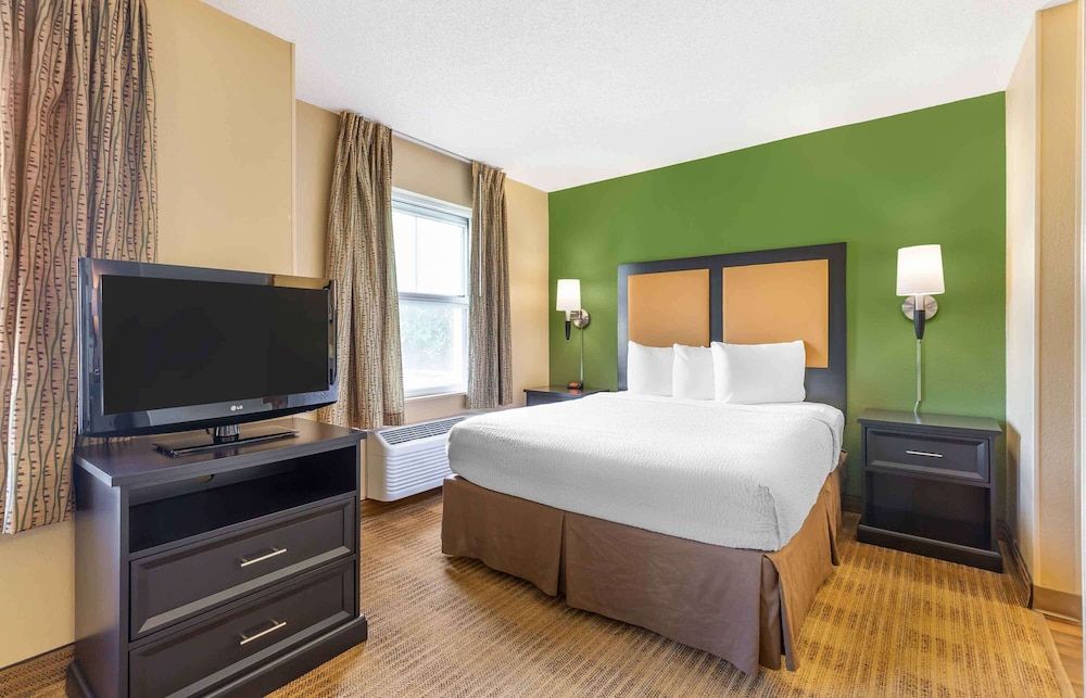 Deluxe Studio, 1 Queen Bed with Sofa bed, Non Smoking