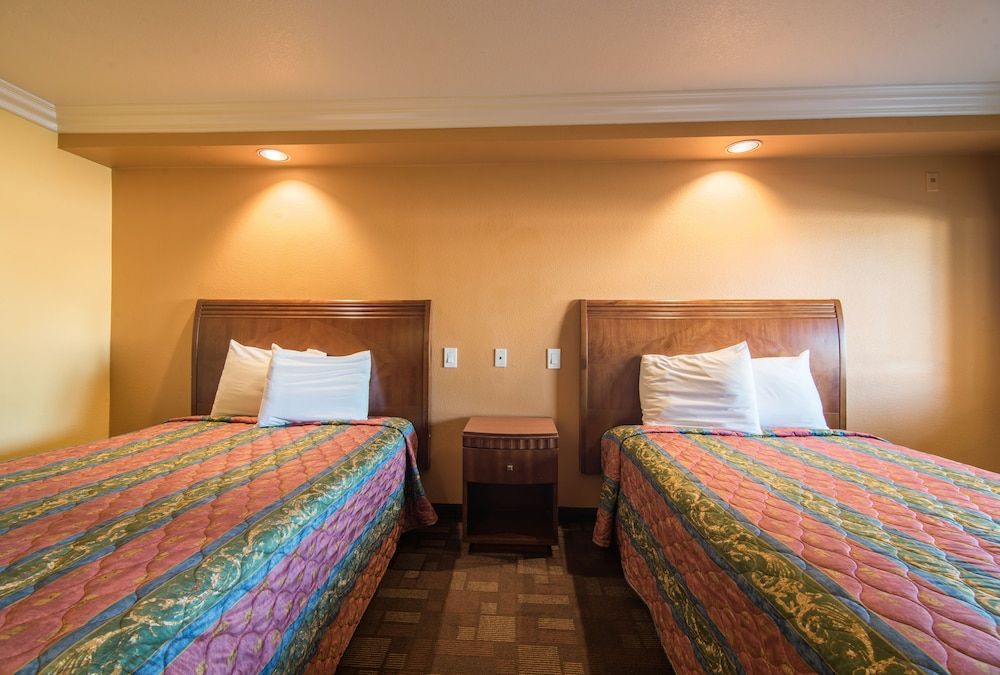 Industry Inn & Suites Standard Double Room, (Non-Smoking/Smoking) 2