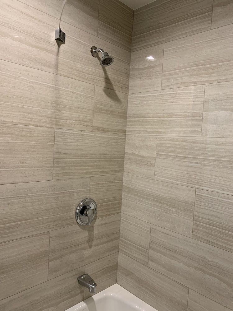 Industry Inn & Suites Deluxe King, Non Smoking 12