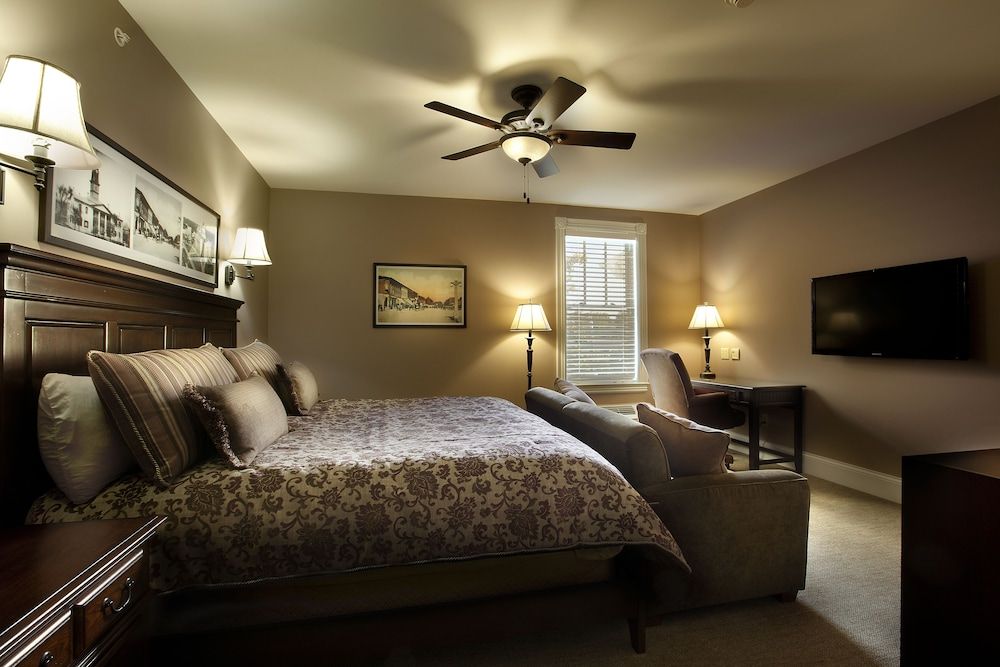 Grant Street Inn Premium Room, 1 King Bed with Sofa bed 2