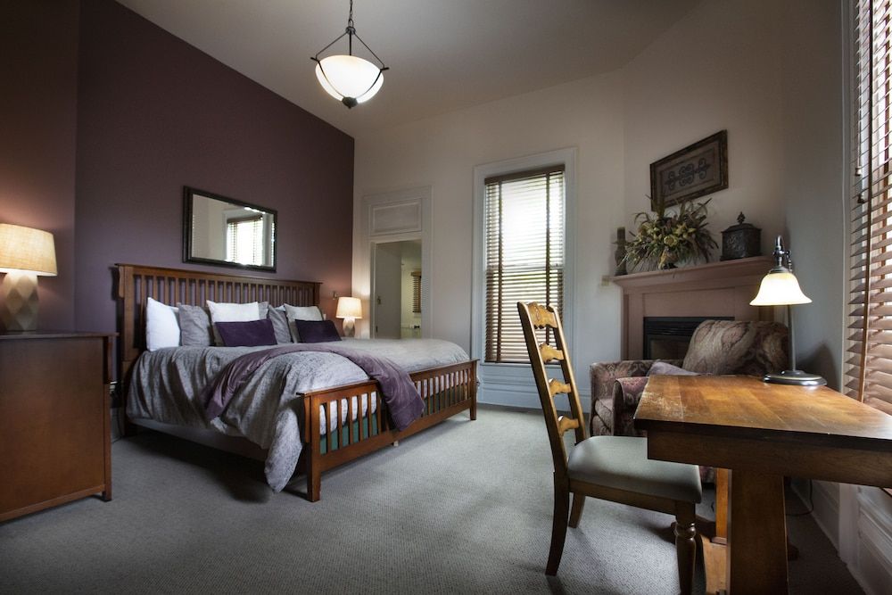 Grant Street Inn Standard Room, 1 King Bed 4