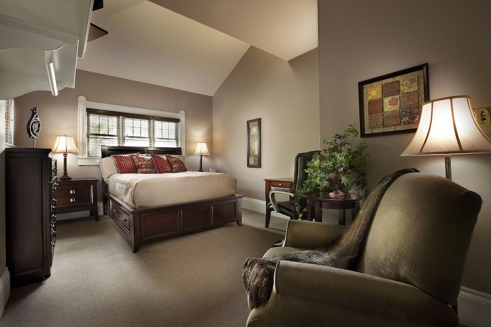 Grant Street Inn Standard Room, 1 Queen Bed 6