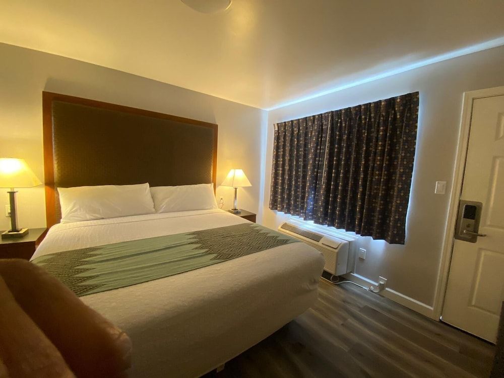 Standard Room, 1 King Bed