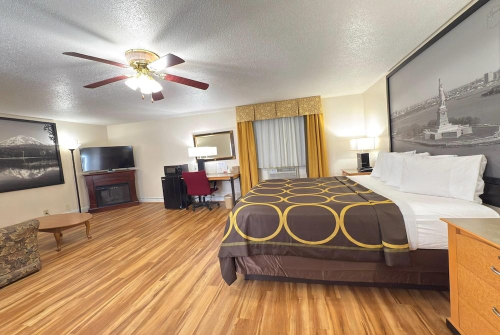 Studio Suite, 1 King Bed, Non Smoking