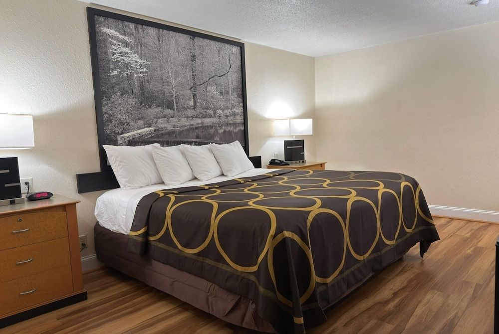 Room, 1 King Bed, Smoking
