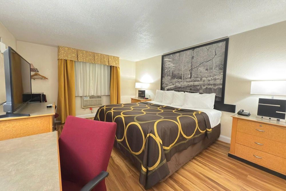 Standard Room, 1 King Bed