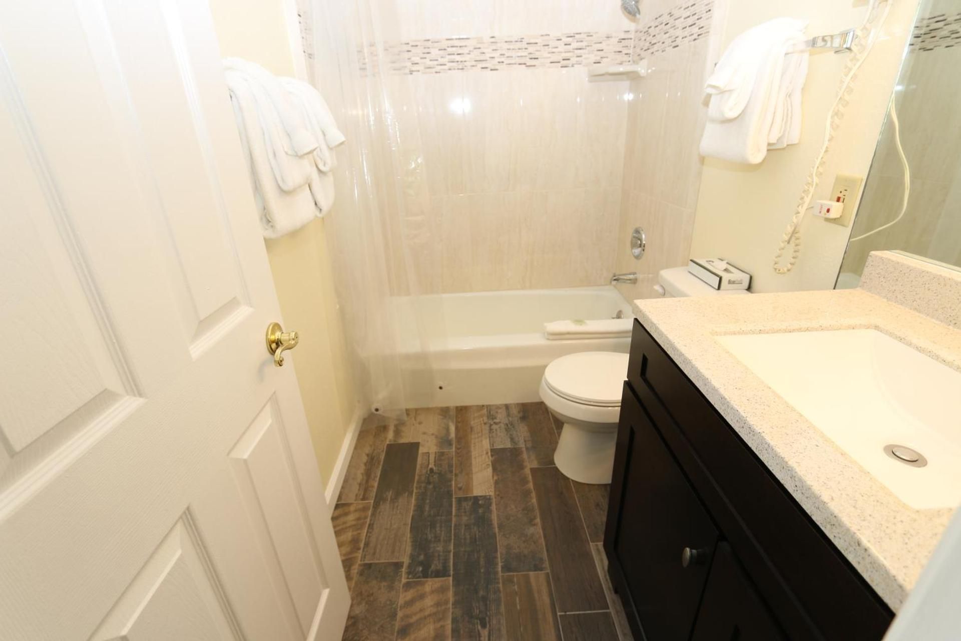 One Bedroom Lodge Upstairs Condo 