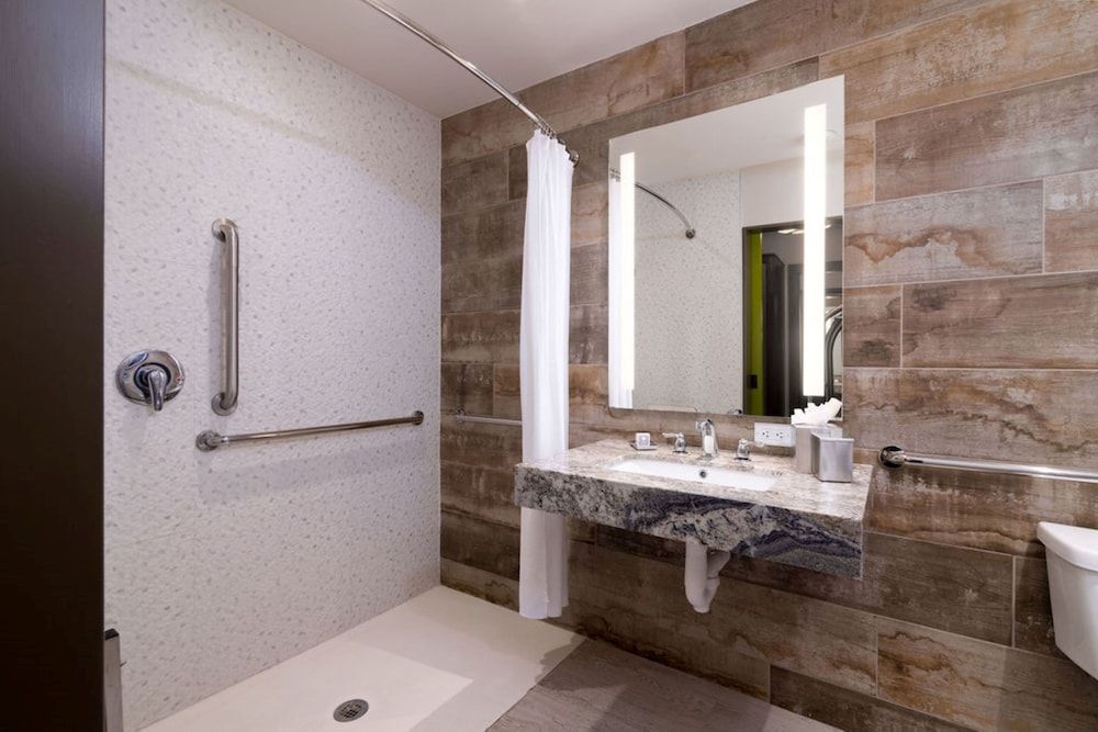 Junior Suite, 1 King Bed (Mobility Accessible, Roll-In Shower)