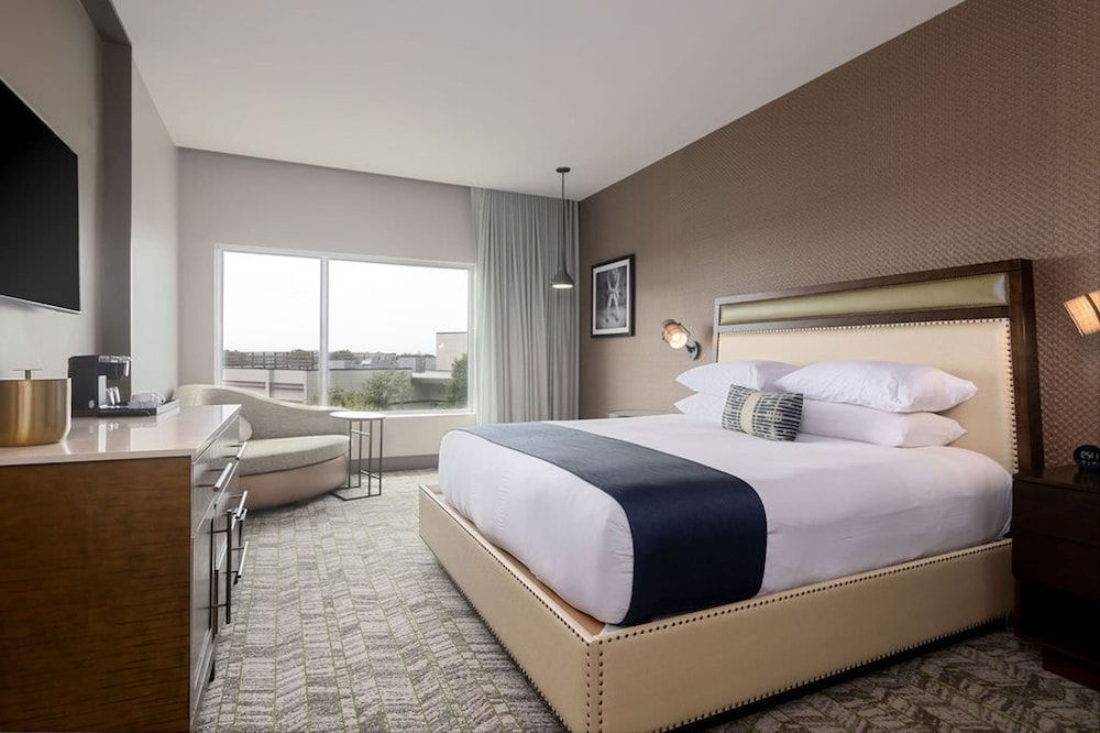 Premium Room, 1 King Bed (Mobility Accessible, Roll-In Shower)