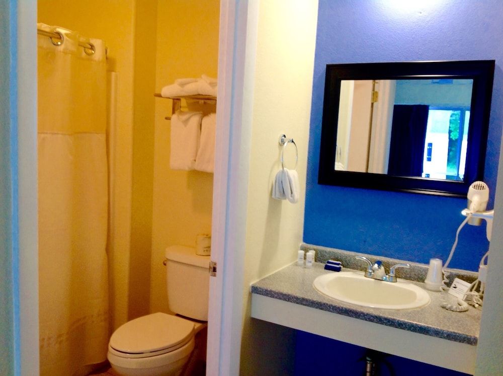 Room, 2 Queen Beds, Non Smoking (West Wing)