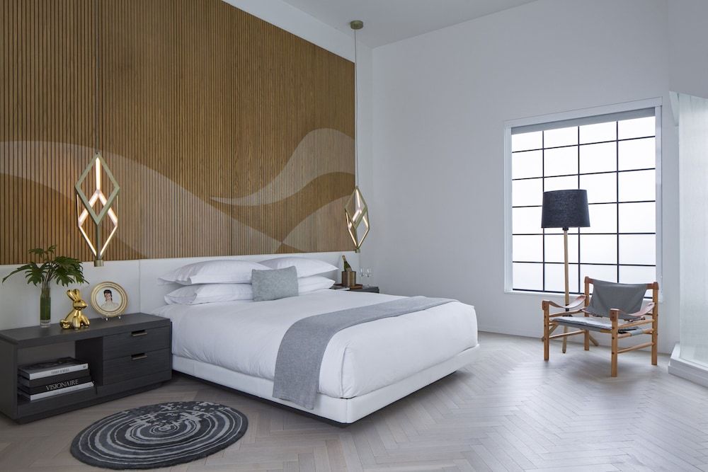 Suite, 1 King Bed (Design)