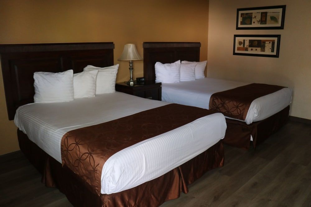 Empire Inn Standard Room, 2 Queen Beds, Smoking, Pet Friendly