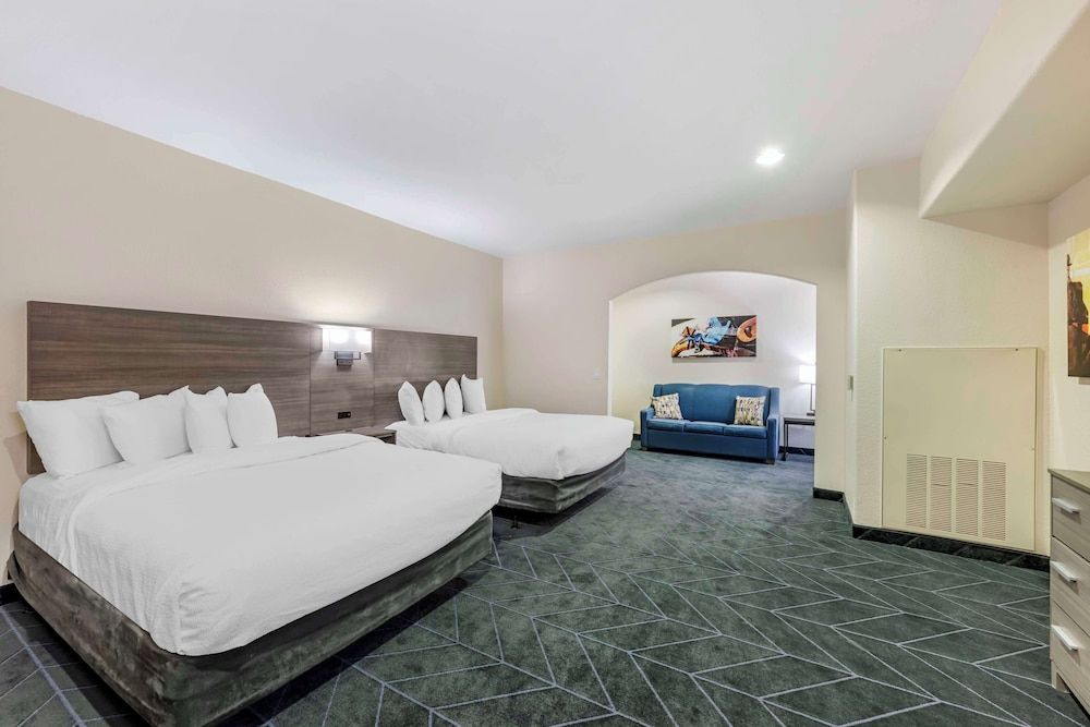 Standard Room, 2 Queen Beds, Bathtub