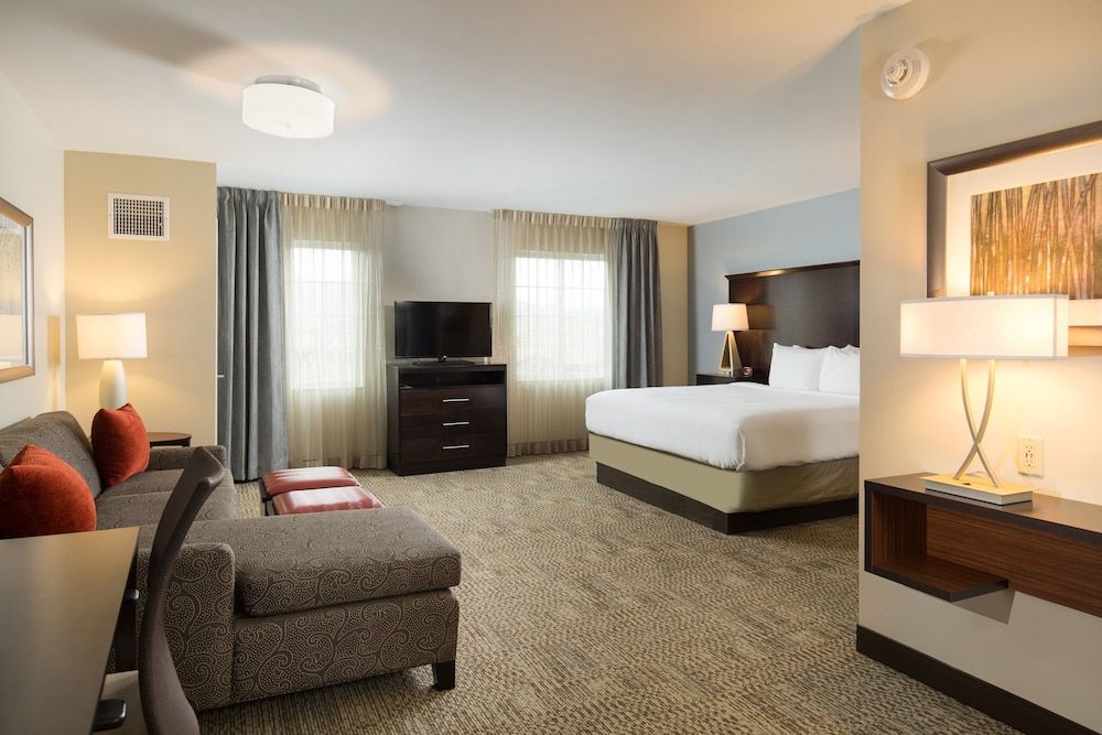 Studio Suite, 1 King Bed, Accessible Bathtub, Kitchen (Mobility)
