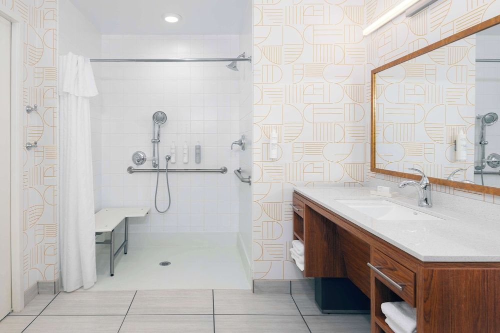 Suite, 1 King Bed, Accessible (Roll-in Shower)