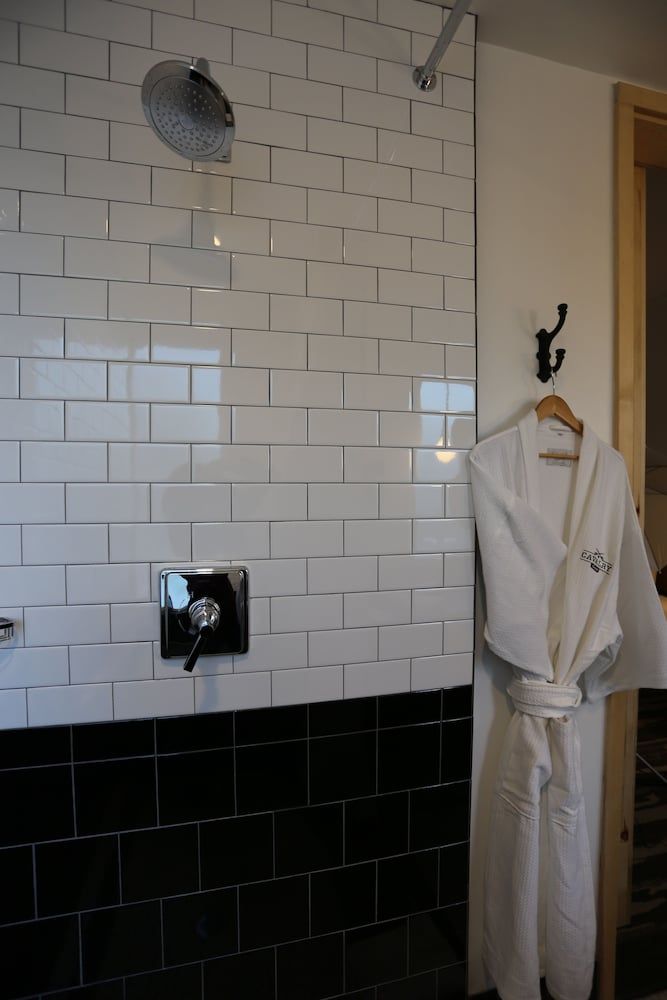 Cavalry Court, by Valencia Hotel Collection Deluxe Double 4