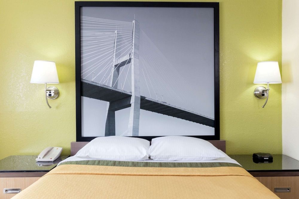 undefined Super 8 by Wyndham Brunswick/St Simons Island Area 4