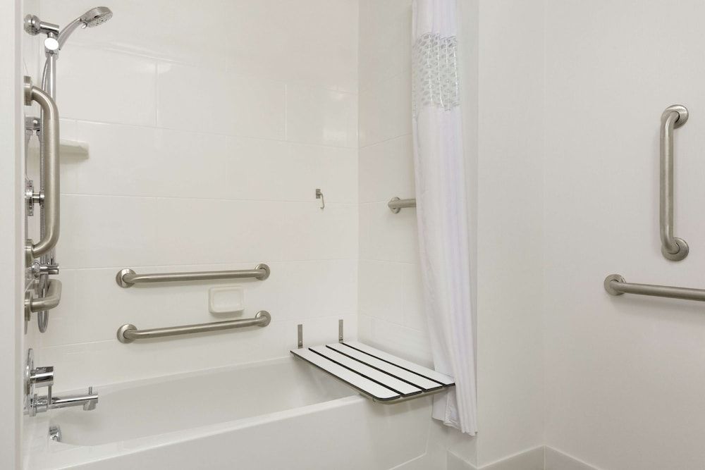 Room, 1 King Bed, Accessible, Non Smoking (mob/hearing acc w/ bathtub)