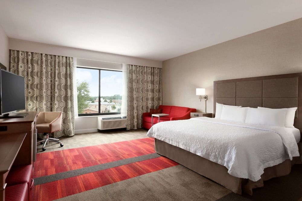 Room, 1 King Bed, Accessible, Non Smoking (mob/hearing acc w/ bathtub)
