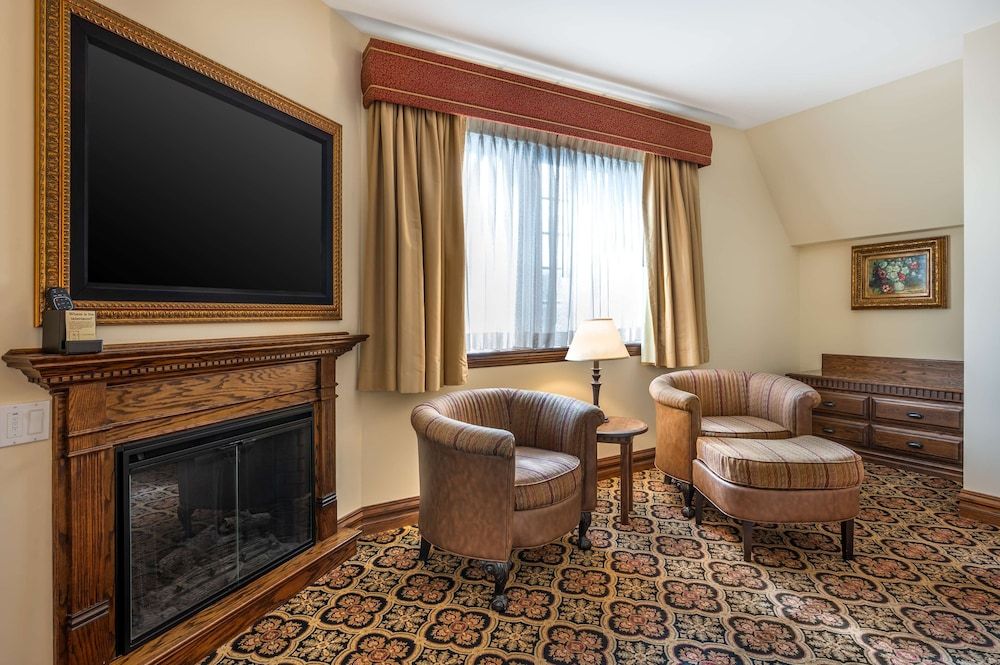 Best Western Premier Mariemont Inn Standard Room, 1 King Bed, Accessible, Bathtub 4