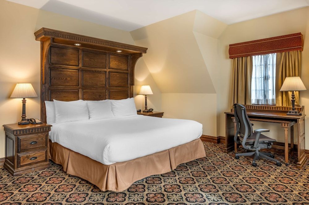 Best Western Premier Mariemont Inn Standard Room, 1 King Bed, Accessible, Bathtub 2