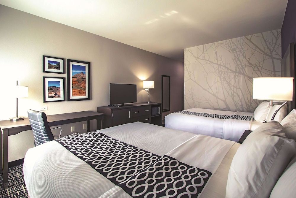 Room, 2 Queen Beds, Non Smoking