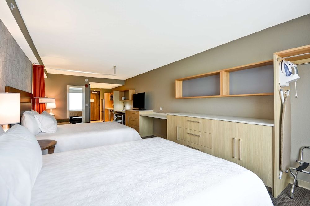 Studio, 2 Queen Beds, Accessible, Bathtub