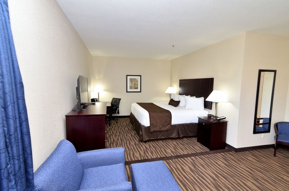 Cobblestone Inn & Suites - Manning Suite, 1 King Bed with Whirlpool, Non Smoking 4