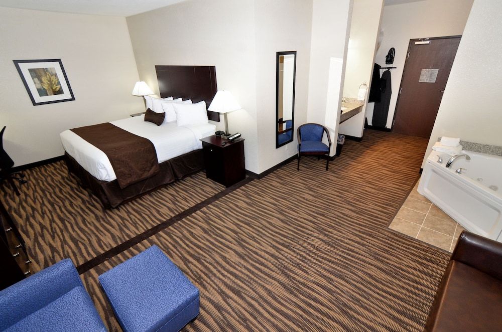 Cobblestone Inn & Suites - Manning Suite, 1 King Bed with Whirlpool, Non Smoking 2