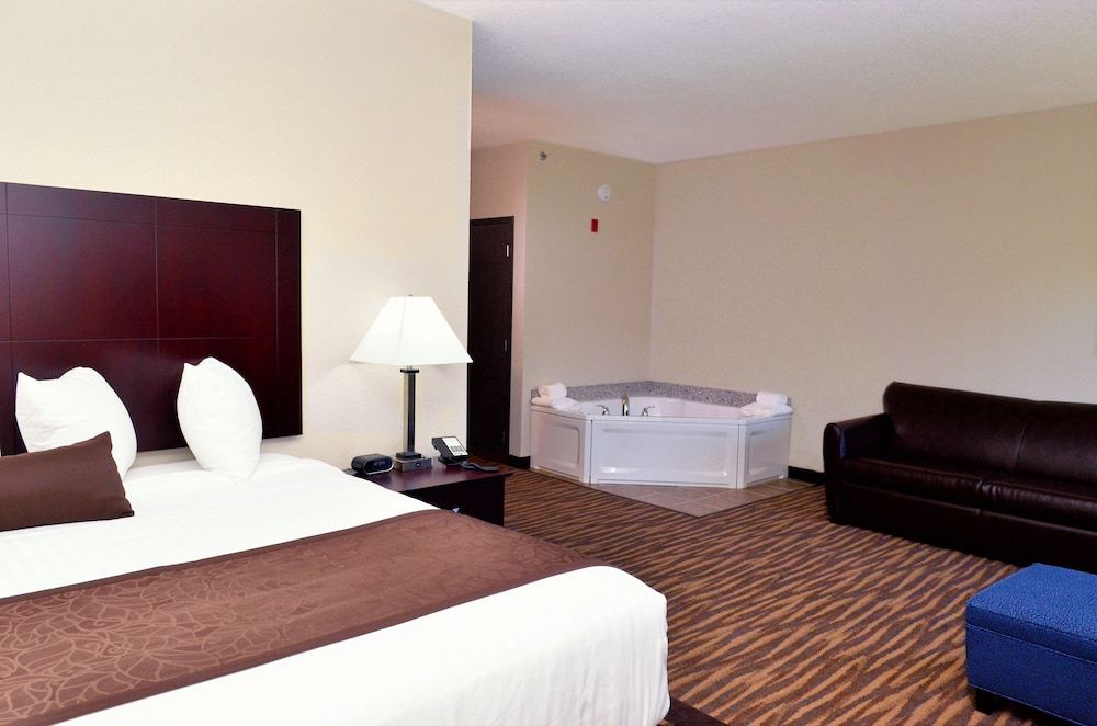 Cobblestone Inn & Suites - Manning Suite, 1 King Bed with Whirlpool, Non Smoking 12