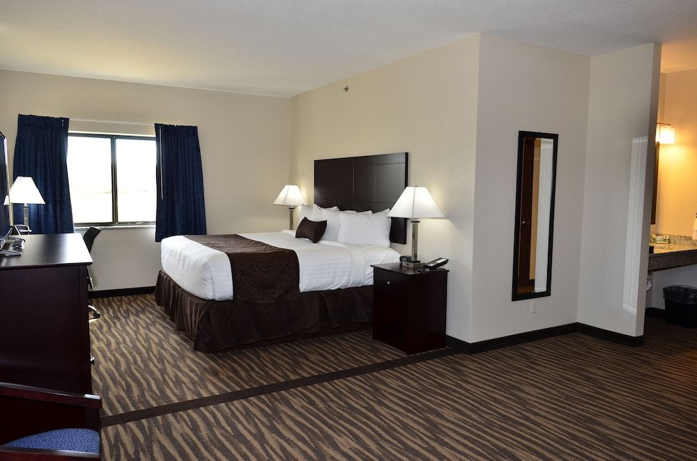 Cobblestone Inn & Suites - Manning Suite, 1 King Bed with Sofa bed, Non Smoking 3