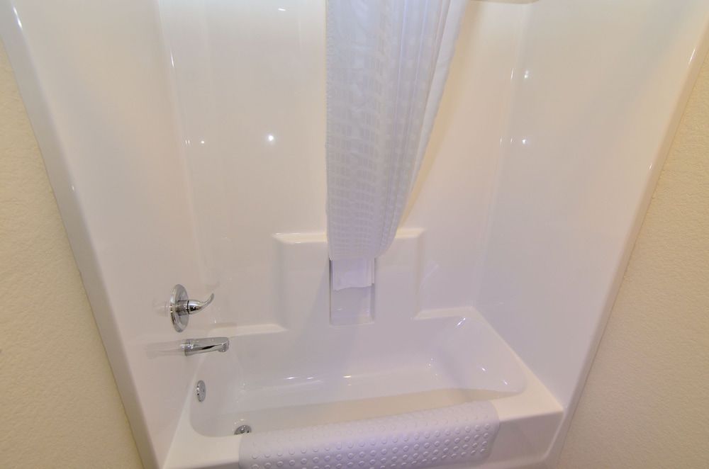 Cobblestone Inn & Suites - Manning Suite, 1 King Bed with Whirlpool, Non Smoking 21