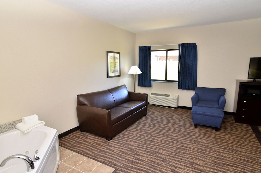 Cobblestone Inn & Suites - Manning Suite, 1 King Bed with Whirlpool, Non Smoking 25