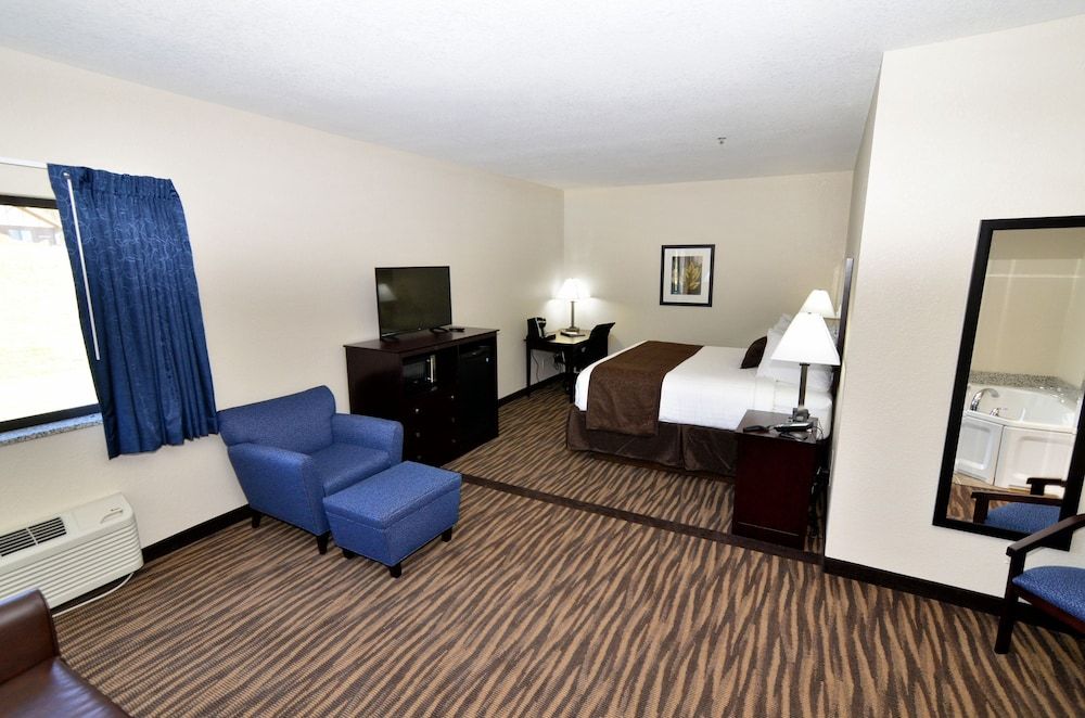 Cobblestone Inn & Suites - Manning Suite, 1 King Bed with Whirlpool, Non Smoking 7