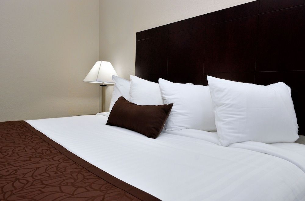 Cobblestone Inn & Suites - Manning Suite, 1 King Bed with Whirlpool, Non Smoking 15