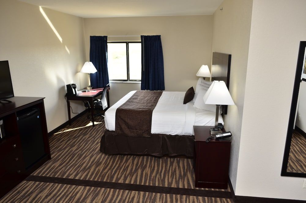 Cobblestone Inn & Suites - Manning Suite, 1 King Bed with Sofa bed, Non Smoking 4