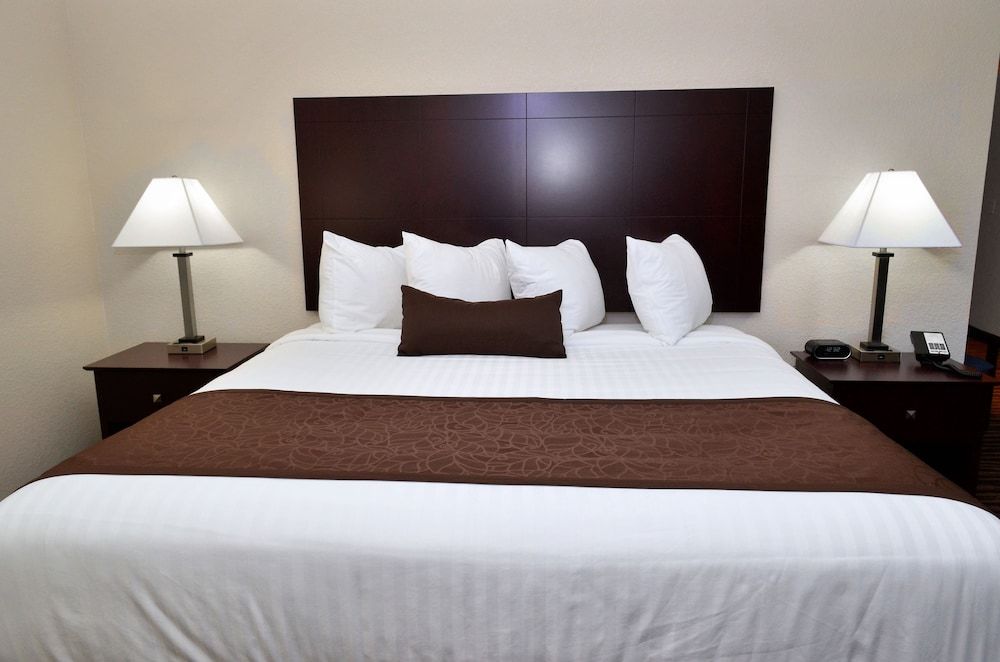 Cobblestone Inn & Suites - Manning Suite, 1 King Bed with Whirlpool, Non Smoking 8