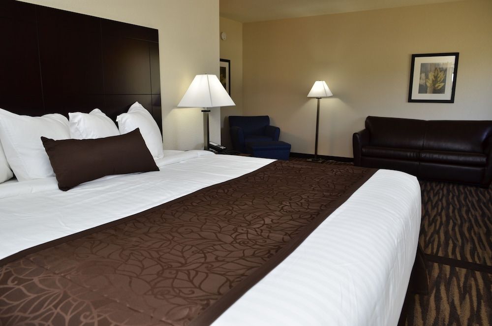 Cobblestone Inn & Suites - Manning Suite, 1 King Bed with Sofa bed, Non Smoking 2