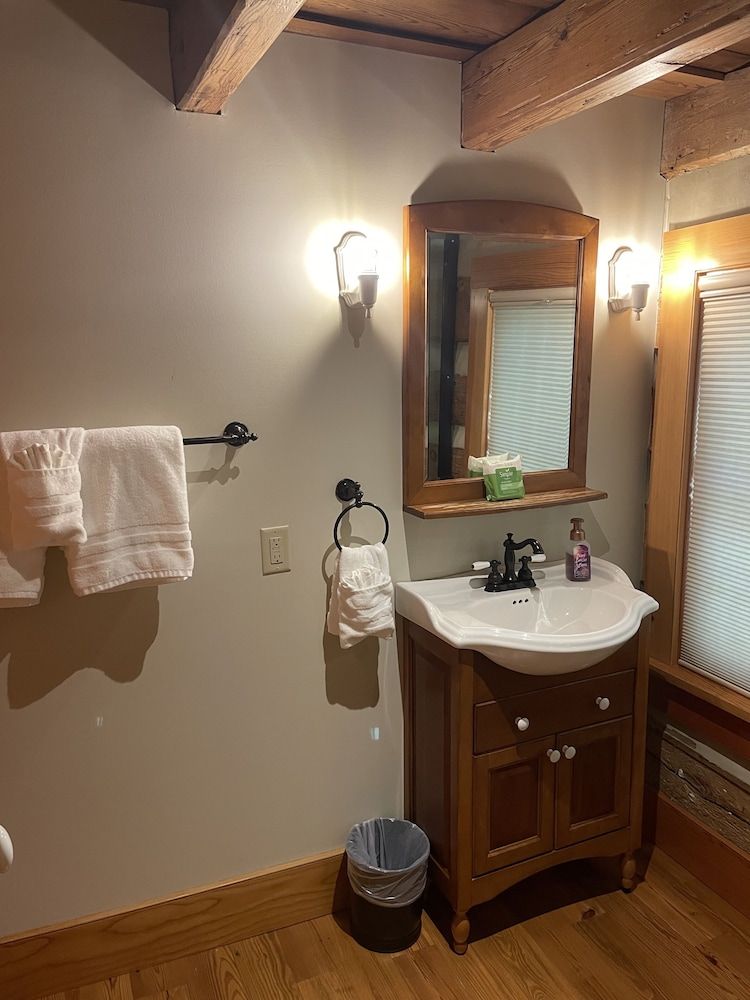 Silver Lake Bed and Breakfast Standard Room, Ensuite (The Silk Room) 3