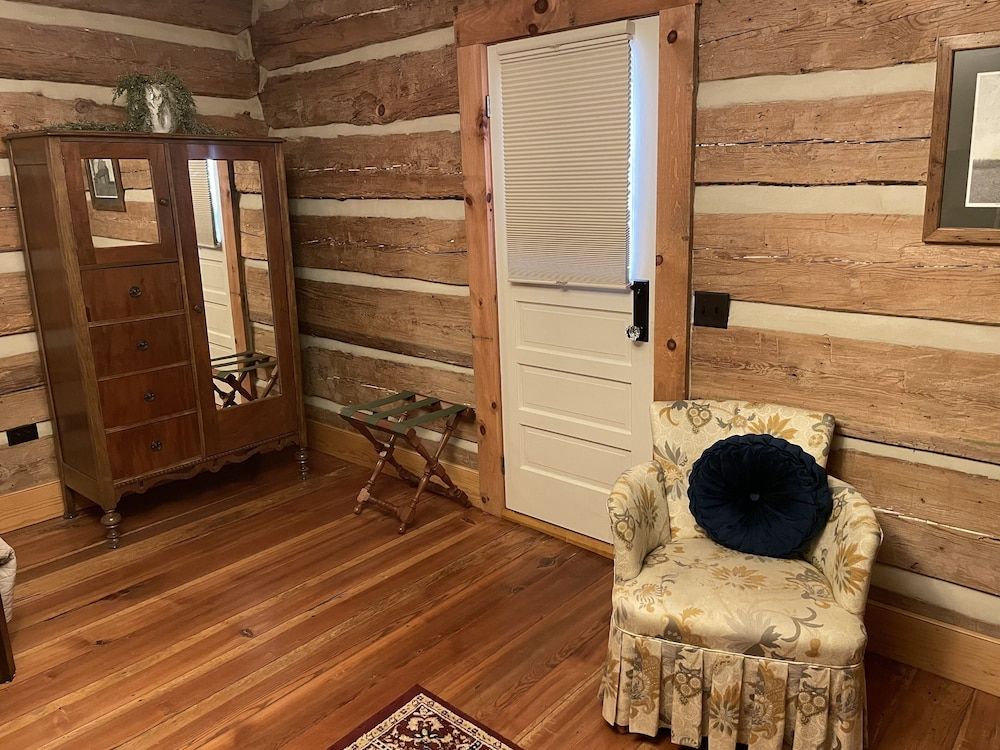 Silver Lake Bed and Breakfast Standard Room, Ensuite (The Parlor Room) 6