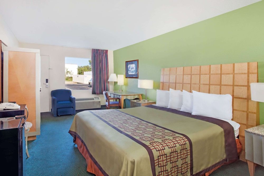 Room, 2 Queen Beds, Non Smoking