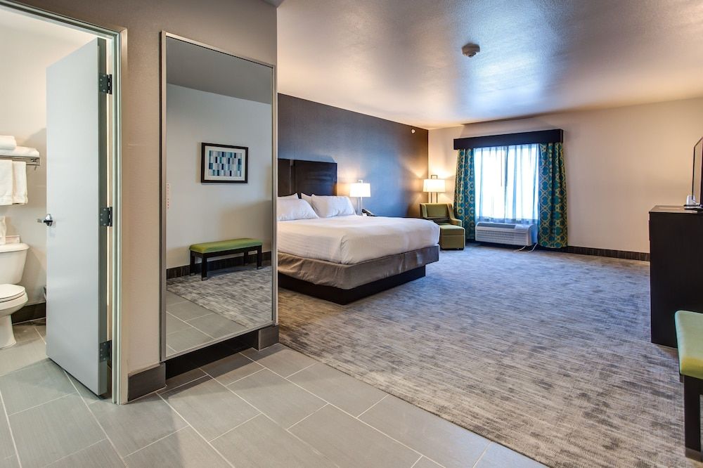 Standard Room, 1 King Bed