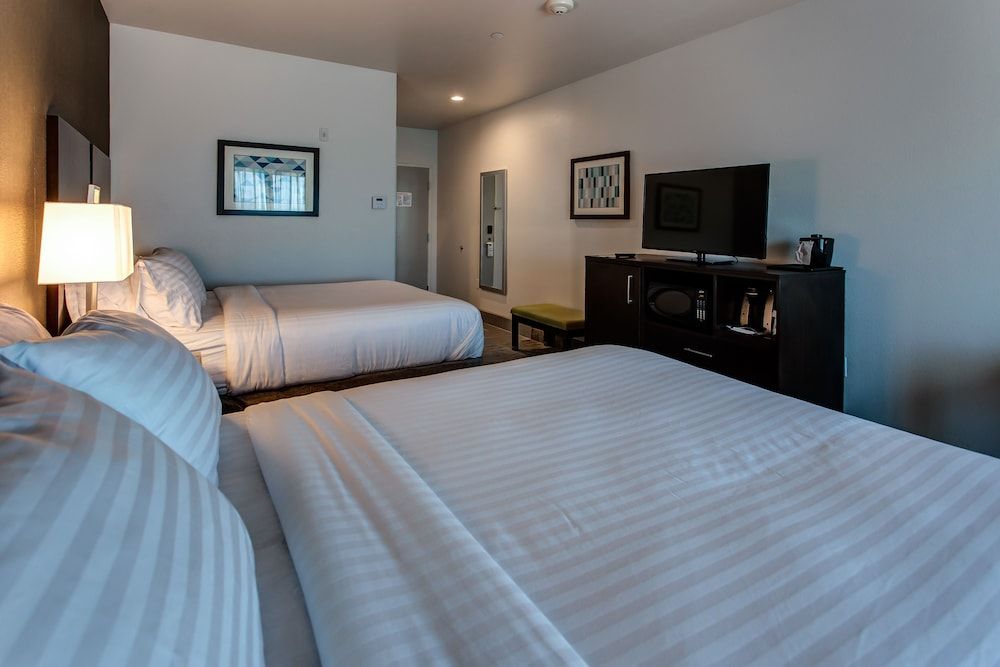 Standard Room, 2 Queen Beds, Accessible (Comm, Roll Shower)