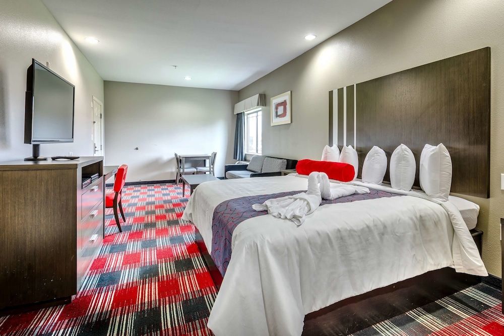 Suite, 1 King Bed, Non Smoking, Kitchenette