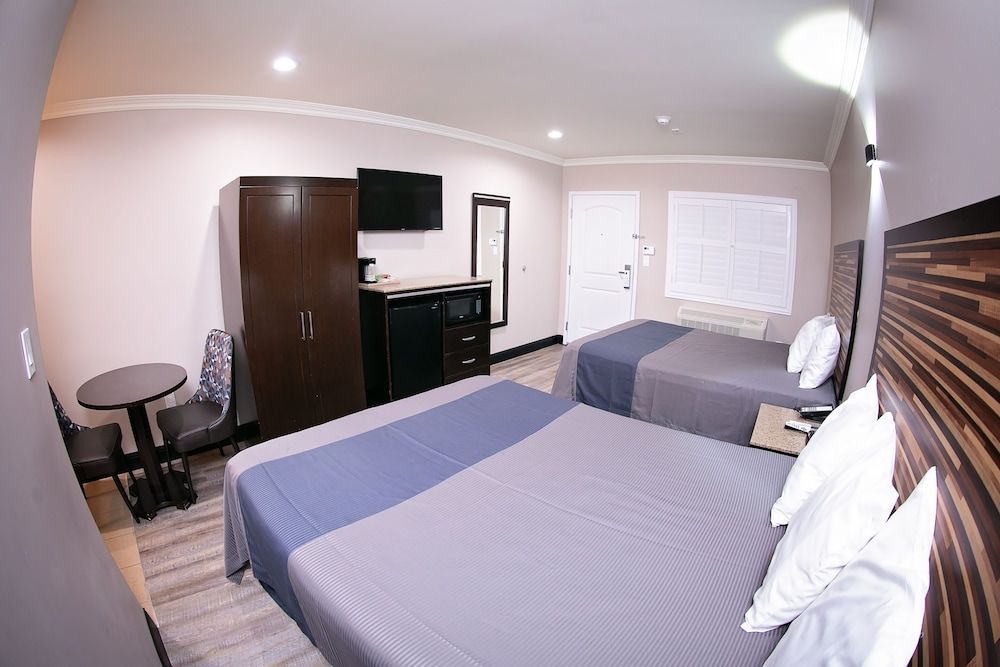 Standard Room, 2 Queen Beds, Non Smoking