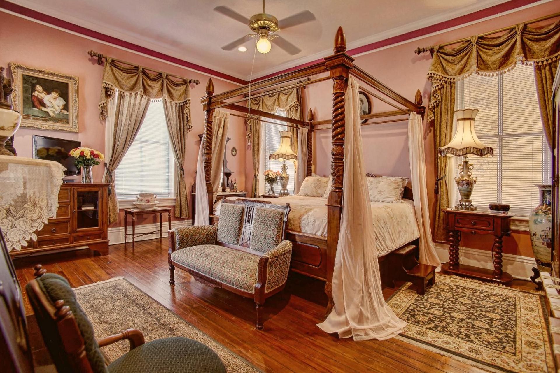 Lincoln Queen Room 2